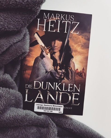 DiedunklenLande_Cover