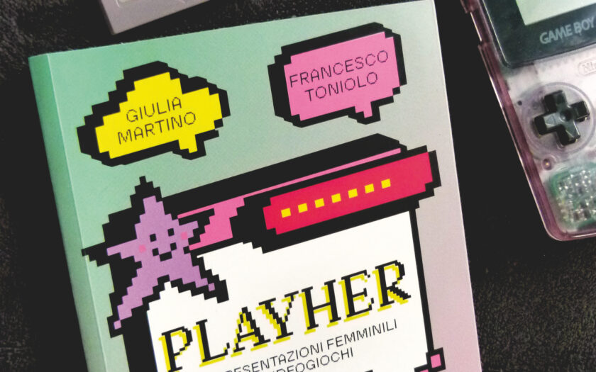 Buch aus der Vogelperspektive fotografiert. Rechts oben liegt ein violett-transparenter GameBoy Color. Links oben liegt die Spielkasette "The Little Mermaid" für den Nintendo GameBoy.