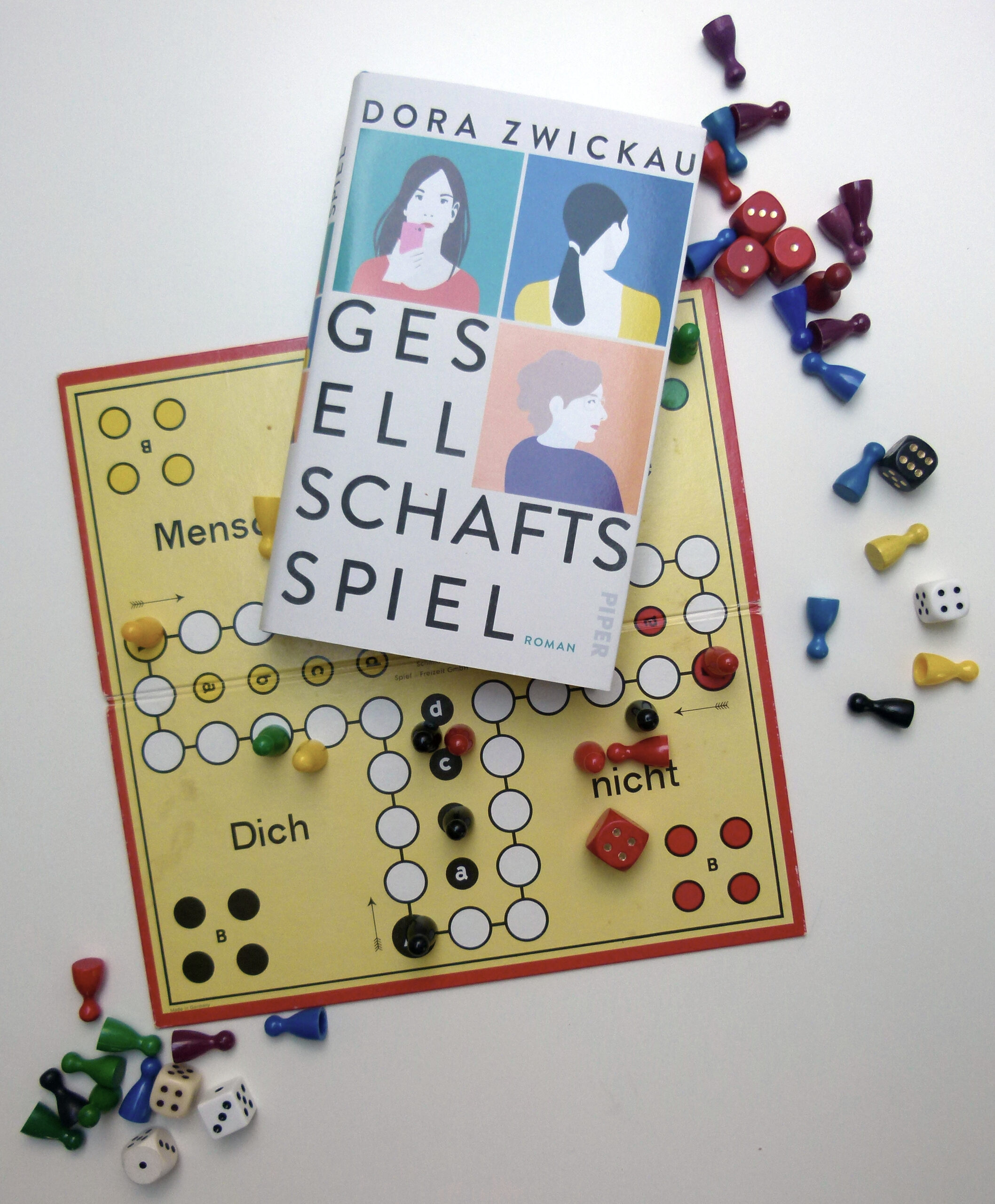 Das Buch liegt auf einem